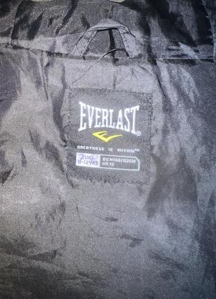 Черная куртка ветровка everlast7 фото