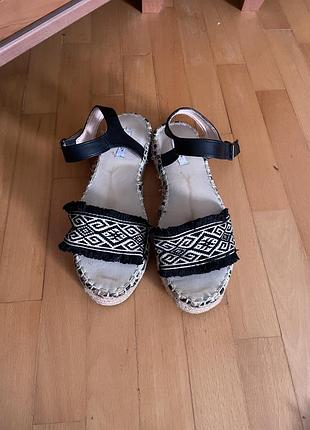 Жіночі туфлі,босоніжки 40р,сандалі,капці,літне жіноче взуття