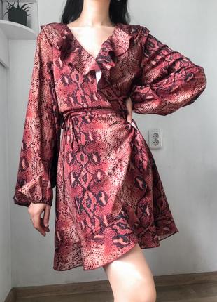 Платье на запах с поясом с сарафан нарядное с воланами объёмными длинными пушными рукавами1 фото