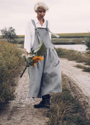 Серый сарафан оверсайз с карманами в стиле бохо из натурального льна8 фото