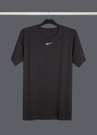 Летняя черная футболка с коротким рукавом nike1 фото