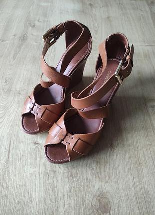 Шикарные женские кожаные босоножки  christian di riccio , италия.размер 36.