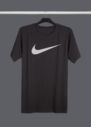 Летняя черная мужская футболка с коротким рукавом nike1 фото