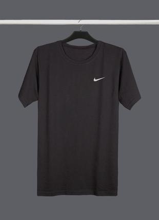 Літня чорна футболка з коротким рукавом nike