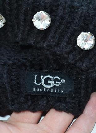 Чорна шапка з пісковим бубоном і напуском ugg6 фото