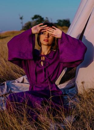 Фиолетовое платье оверсайз с рукавами-клеш и завязками на груди из натурального льна2 фото