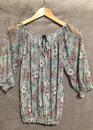 Блуза с цветочным принтом1 фото