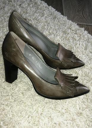 Шкіряні туфлі lloyd