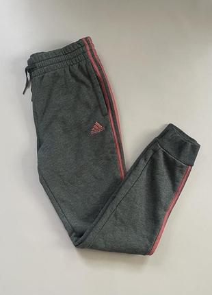 Жіночі штани гольф essentials fleece 3-stripes pants hm1922