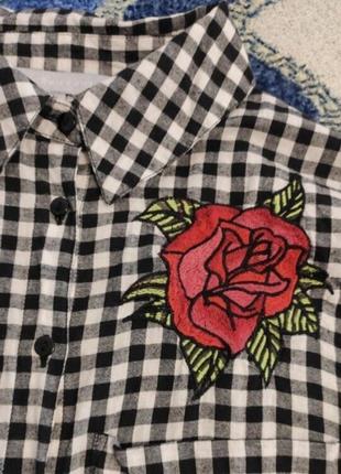 Рубашка из хорошей качественной ткани с вышитыми розами3 фото