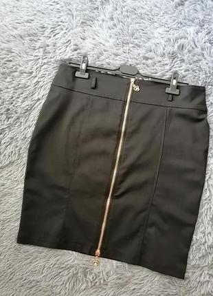 Стильная стрейчевая юбка с замочком на попе