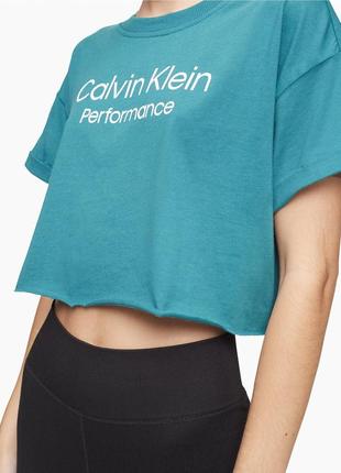 Женская укороченная футболка calvin klein3 фото