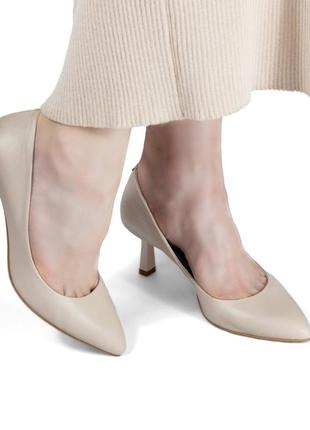 Туфли женские бежевые кожаные woman's heel на каблуке 6 см4 фото