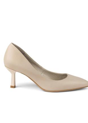 Туфли женские бежевые кожаные woman's heel на каблуке 6 см