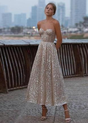 Шикарна блискуча довга вечірня сукня сітка золоте напилення імітація корсету відкриті плечі1 фото