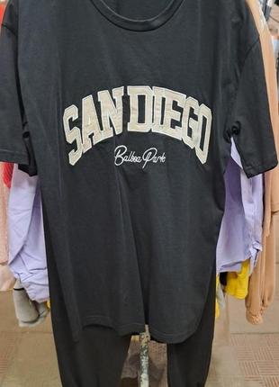 Наложенный платеж ❤ комплект хлопковый оверсайз удлиненная футболка с вышивкой san diego и джоггеры на высокой посадке на резинке1 фото