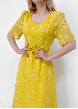 Желтое шифоновое платье с аппликациями4 фото