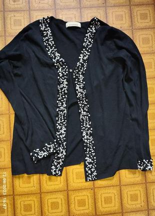 Накидка жакет коита украшена бусинами