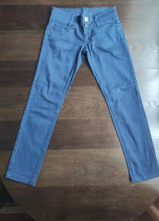 Укороченные джинсы