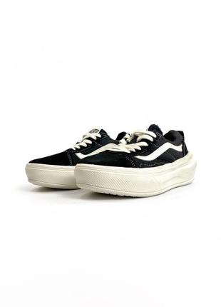 Vans old skool
overt plus cc жіночі масивні літні кеди венс чорні висока платформа весна літо массивные черные летние кеды кроссовки высокая подошва10 фото