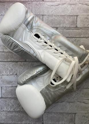 Боксерские перчатки кожаные профессиональные8 фото