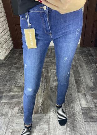 Джинсы темные