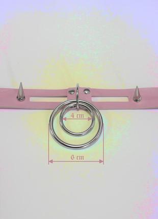 Розовый чокер с двумя шипами и кольцом2 фото