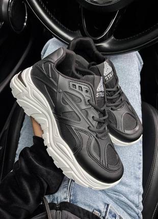 Стильные женские кроссовки черные