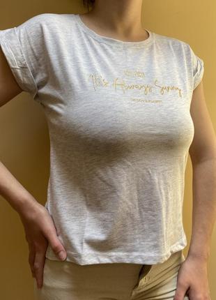 Сіра футболка з золотим написом 💎💎💎4 фото