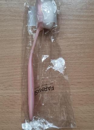 Щітка для тональної основи і контурінга farmasi