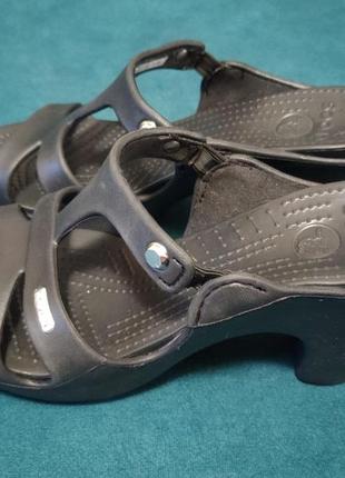 Жіночі босоніжки сабо crocs cyprus iv. w8, 25 см. оригінал4 фото