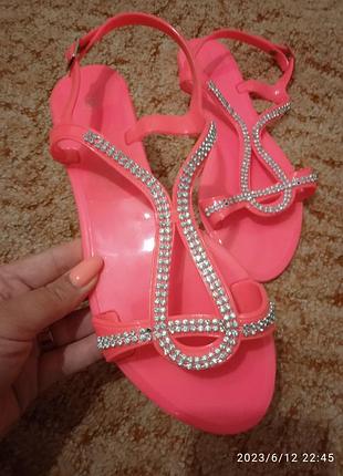 Босоножки резиновые