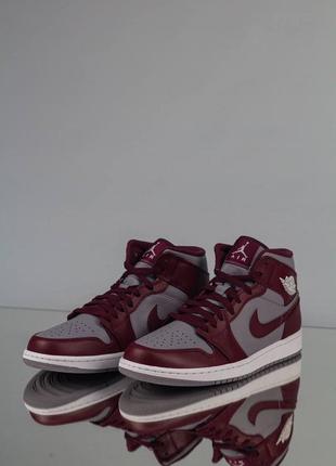 Кросівки nike air jordan 1 mid cherrywood red1 фото