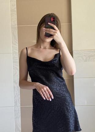 Атласное платье
