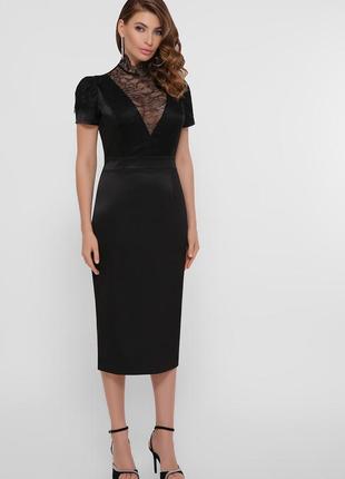 Черное атласное платье с кружевом