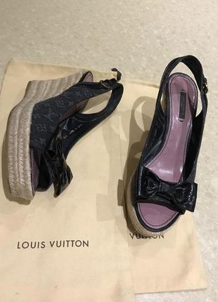 Босоножки на танкетке louis vuitton1 фото