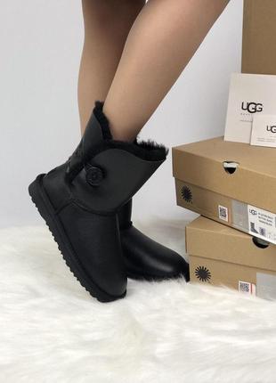 Шикарні жіночі шкіряні зимові уггі/ чоботи "ugg bailey button black" з хутром 😍4 фото