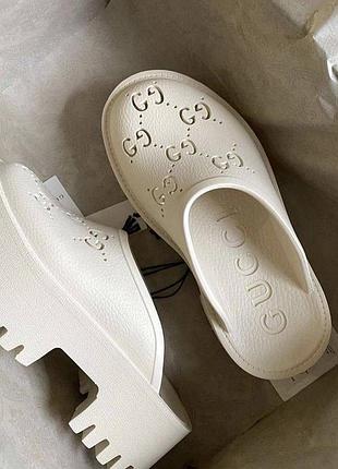 Шлепанцы в стиле gucci