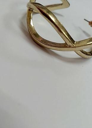 Одиночная серьга кольцо в золотом цвете.4 фото