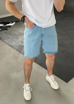 Голубые джинсовые шорты голубые джинсовые шорты