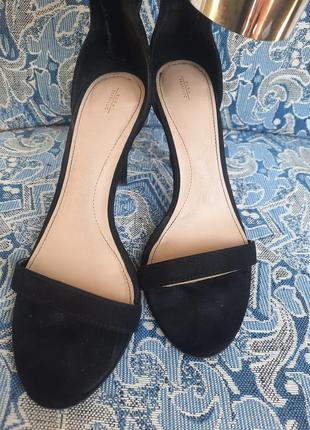 Чорні замшеві босоніжки туфлі сандалі з металевим ремінцем від zara 37р3 фото