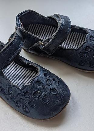 Туфли для девочки кожаные новые размер 19-20