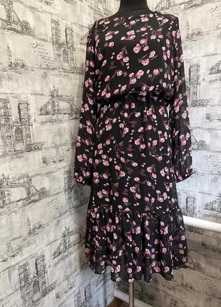 Чорне плаття в рожеву квітку з рюшами1 фото