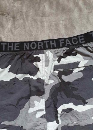 Шорты the north face. шикарные камуфляжные шорты.