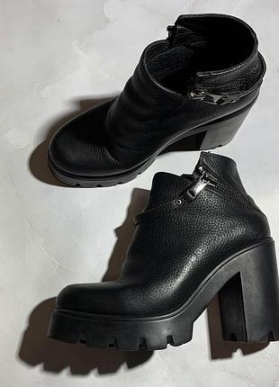 Черевики демісезонні на тракторній підошві