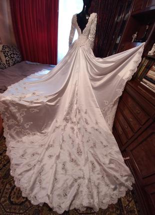 Весільна сукня demetrios атласна з мереживом