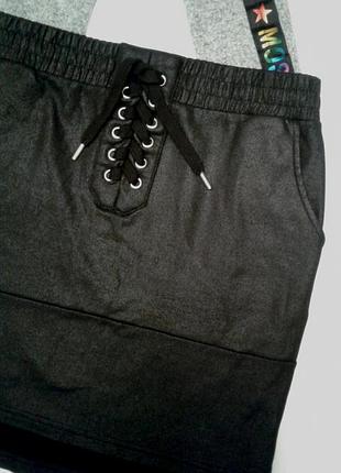 Стильна спідниця зі шнурівкою