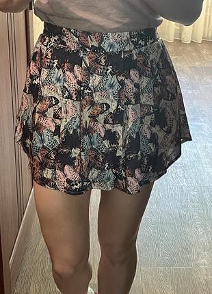 Шикарная юбка-шорты stradivarius, состояние новой. супер ткань, которая не мнется, легкая и приятная к телу. размер xs, s