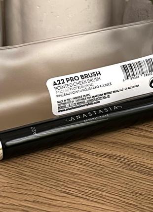 Оригінал пензлик для пудри anastasia beverly hills pro a22 pointed cheek brush оригинал кисть для пудры2 фото