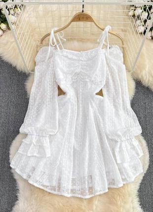 Романтична біла шифонова сукня